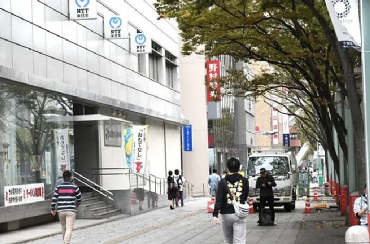 JR千葉駅・京成千葉駅から、駅前大通りを徒歩約5分