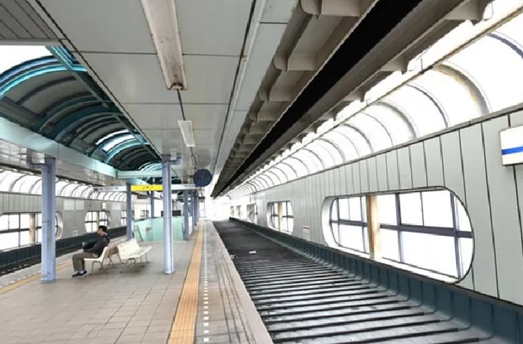 千葉都市モノレール1号線「栄町駅」下車徒歩1分弱