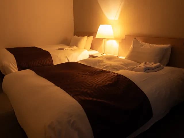 全室シモンズ社製ベッド導入